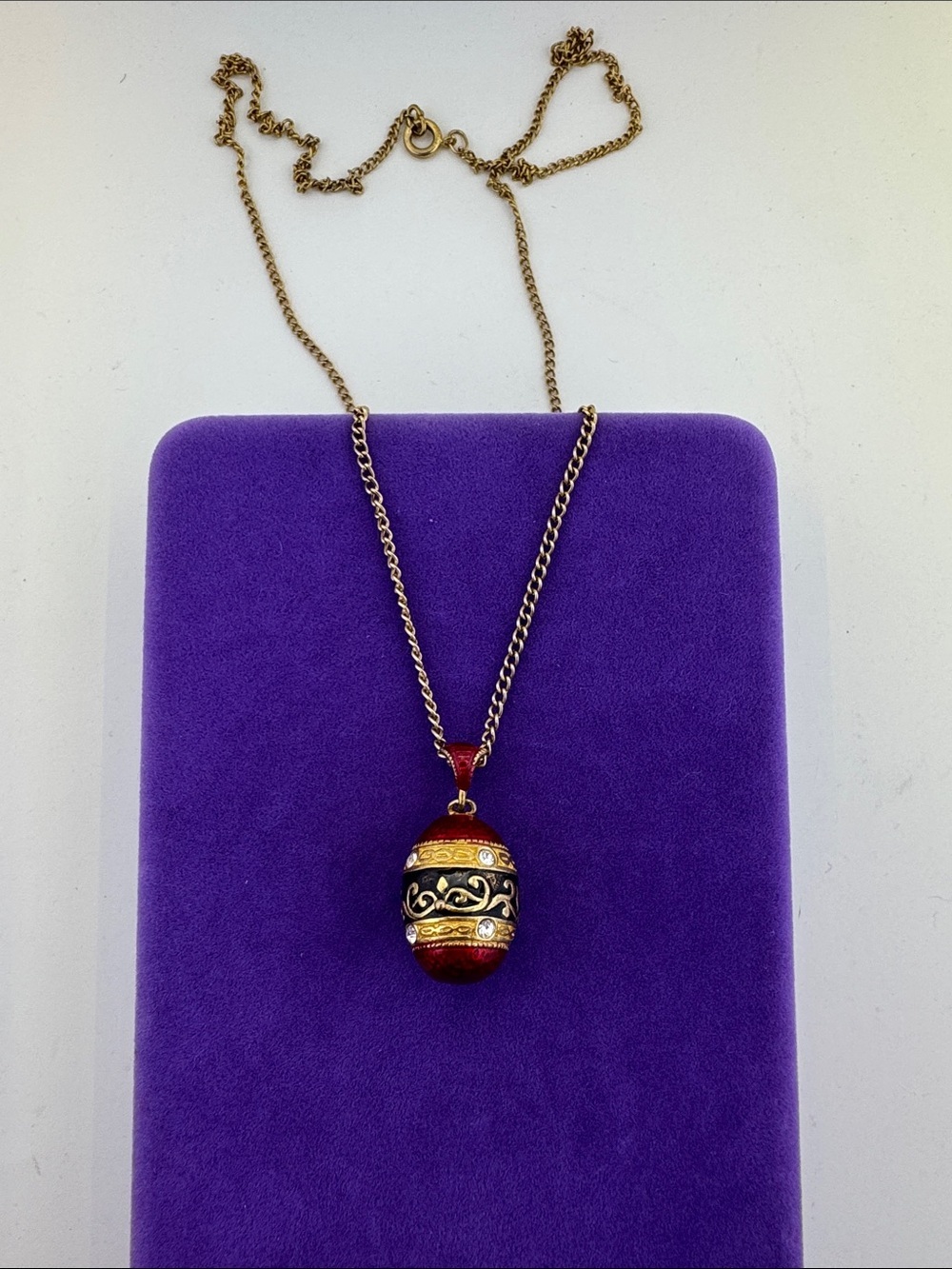 💛 Vintage Gold Tone Red & Black Enamel Faberge Egg Necklace